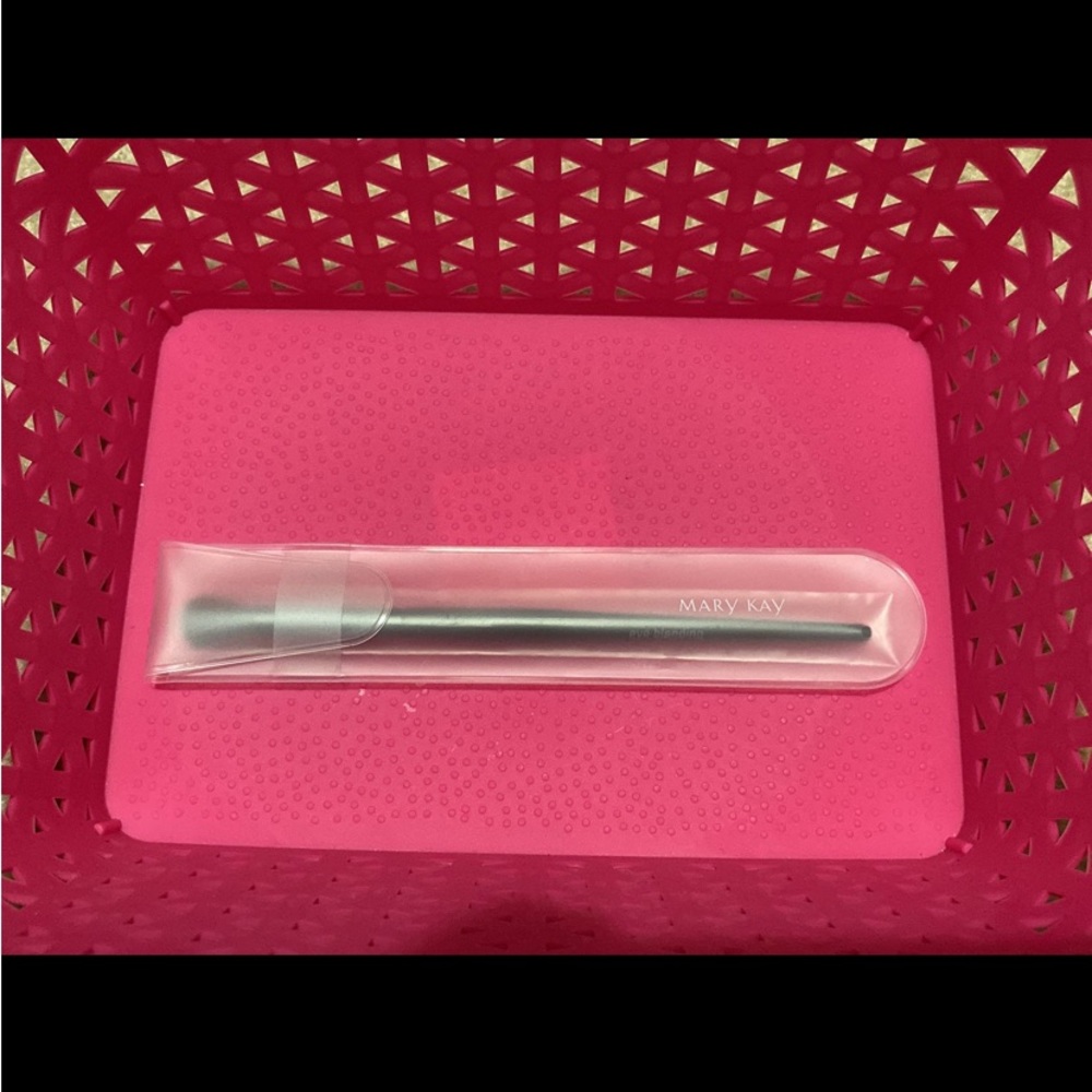 New Mary Kay Eye Blending Brush